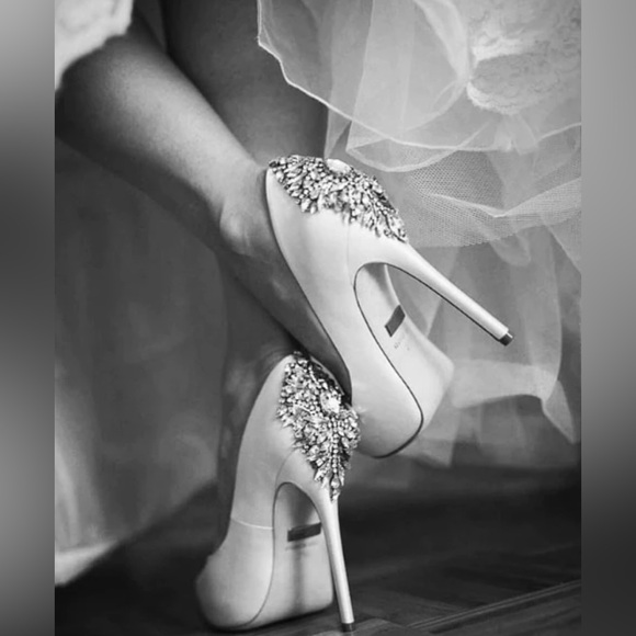 Badgley Mischka Kiara Embellished Peep-toe Pump Ivory 6.5 - Picture 3 of 12